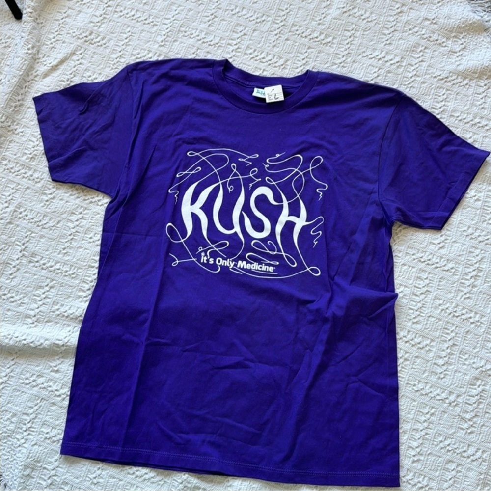 420 KUSH It’s only medicine Kush T-shirt 
Brand new